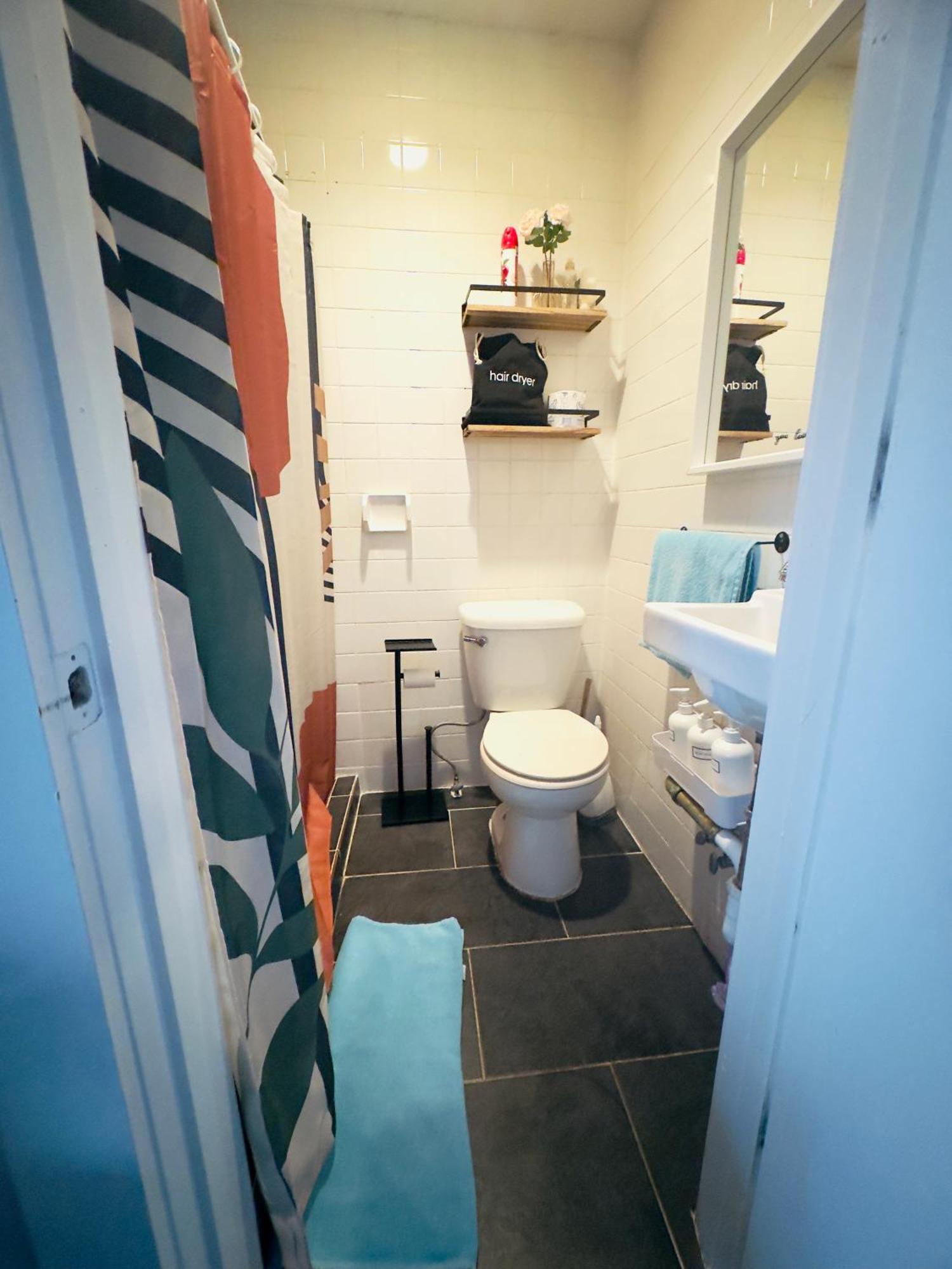 Private With Private Bathroom And Backyard Alloggio in famiglia